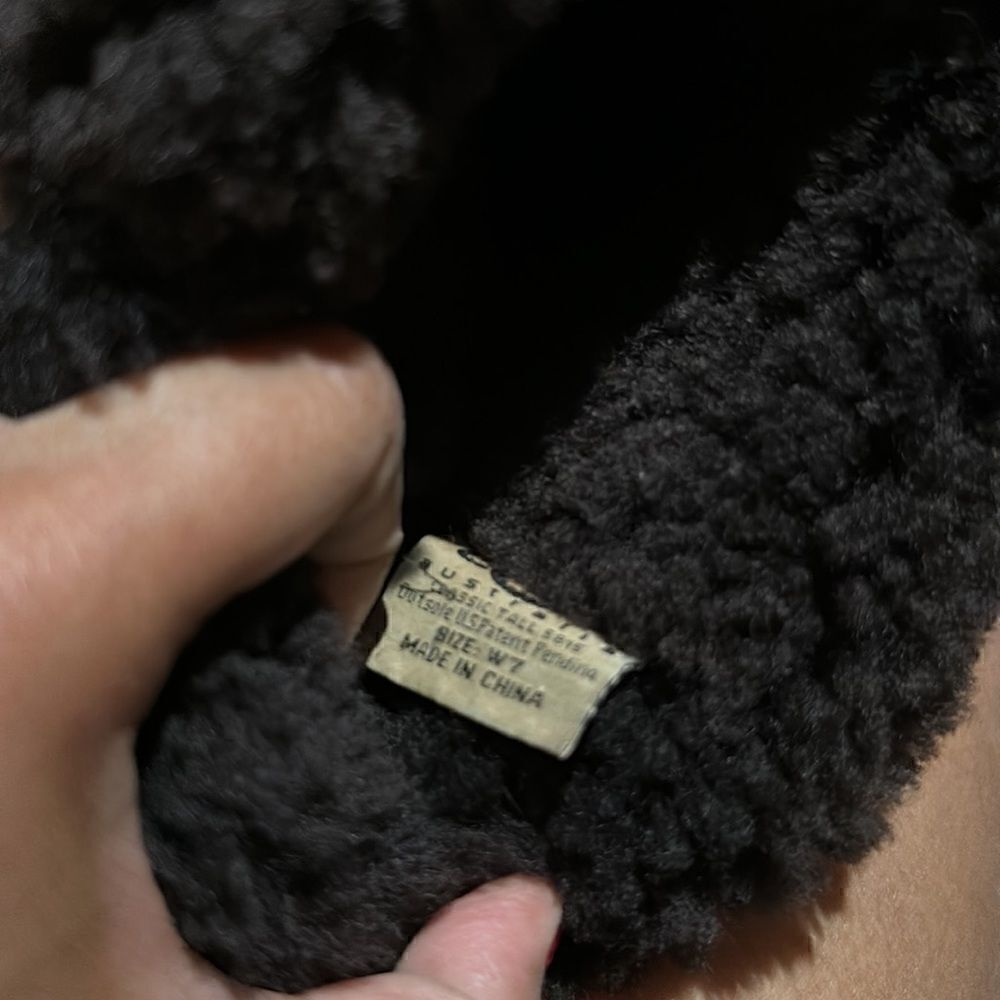 UGG SIZE 7 - Picture 7 of 7